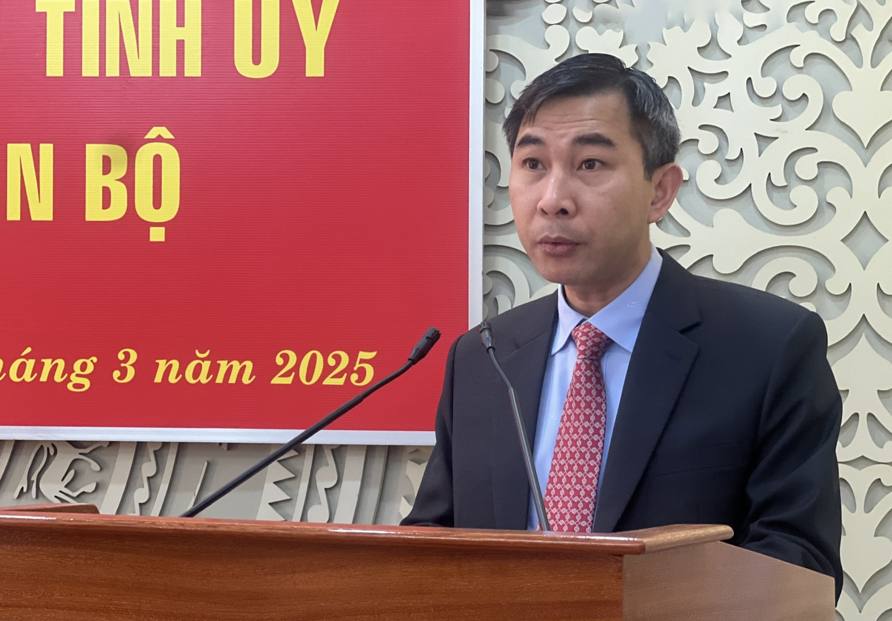 Đồng chí tân Trưởng Ban Nội chính Tỉnh uỷ Lâm Đồng Vũ Tuấn Anh phát biểu nhận nhiệm vụ