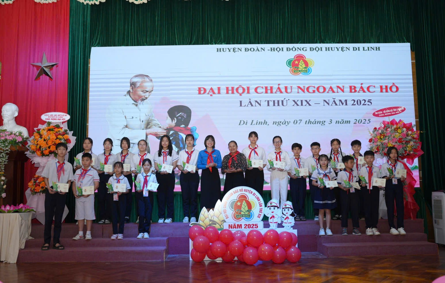 Tuyên dương các Cháu ngoan Bác Hồ là đội viên tiêu biểu của huyện Di Linh