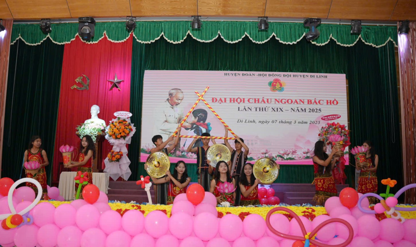 Tiết mục văn nghệ mang đậm nét văn hóa truyền thống của dân tộc KHo tại Đại hội