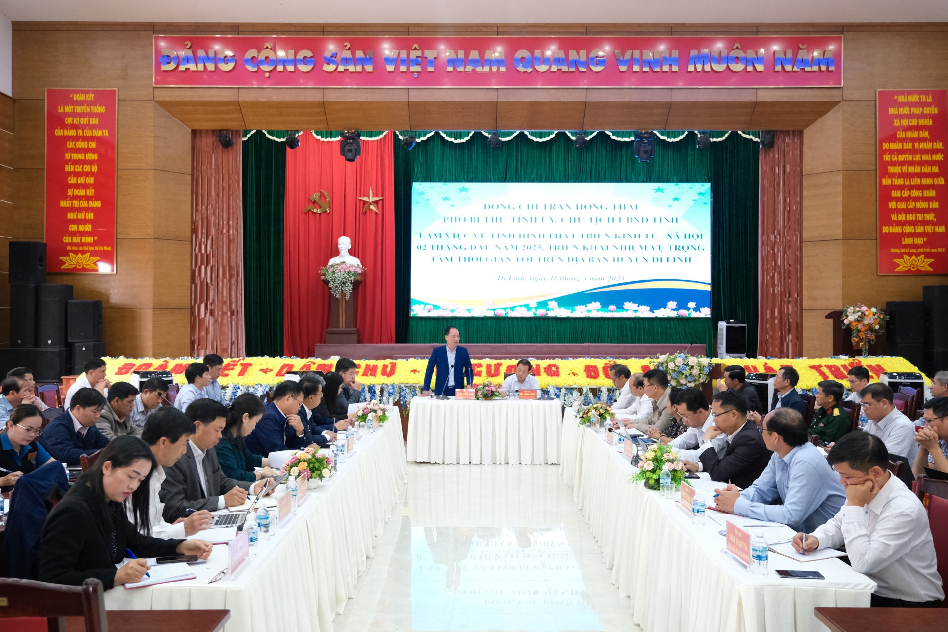 Toàn cảnh buổi làm việc