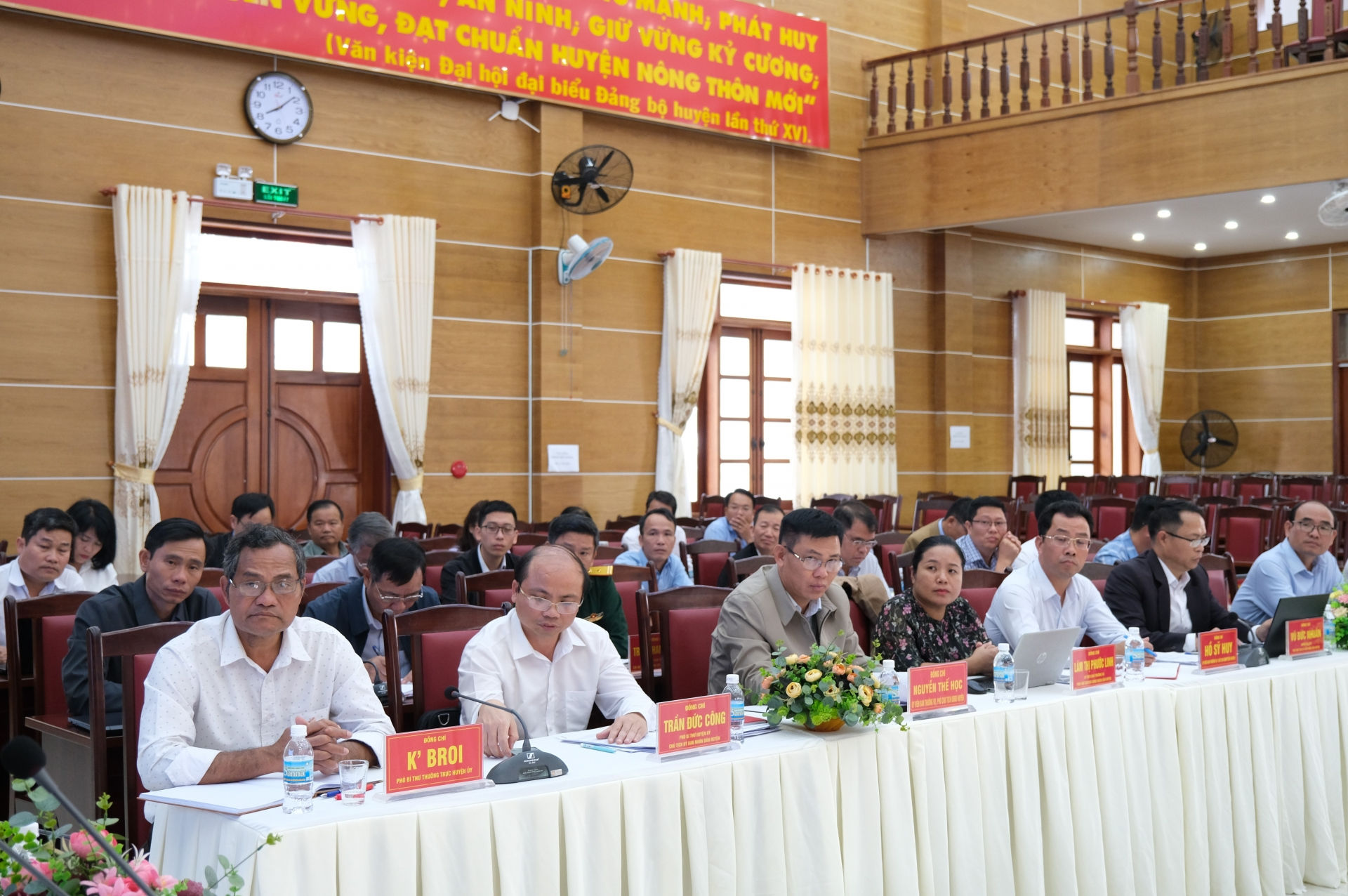 Các đồng chí Ủy viên Ban Thường vụ huyện Di Linh tham gia buổi làm việc
