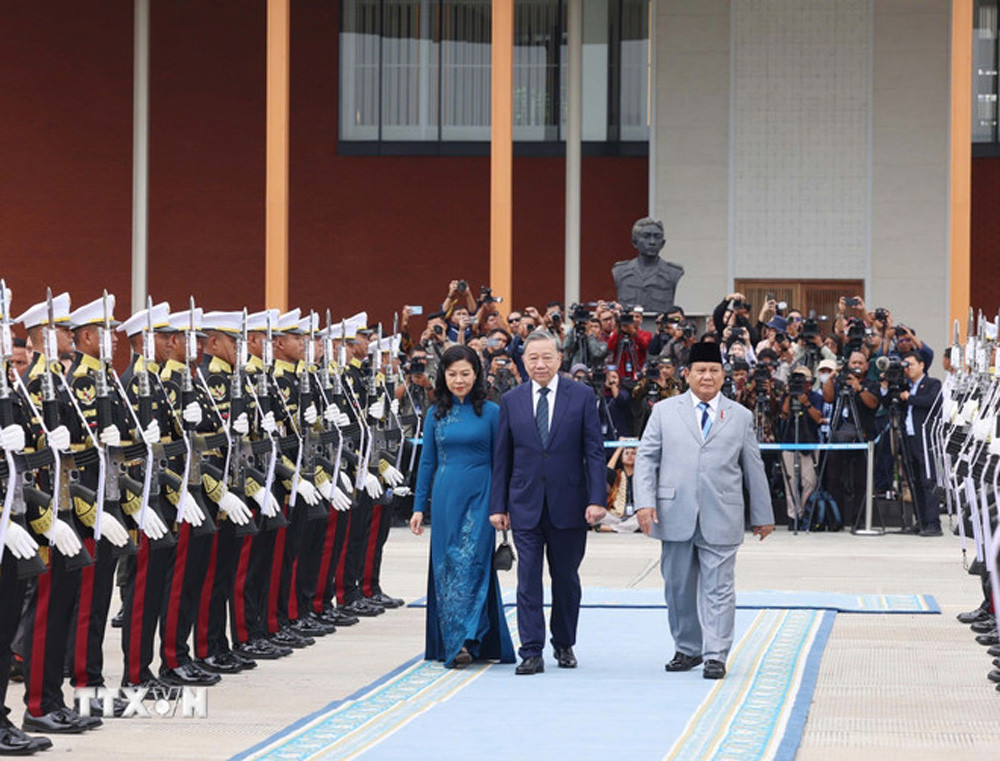 Tổng thống Cộng hòa Indonesia, Chủ tịch Đảng Phong trào Indonesia vĩ đại (Gerindra) Prabowo Subianto tiễn Tổng Bí thư Tô Lâm và Phu nhân