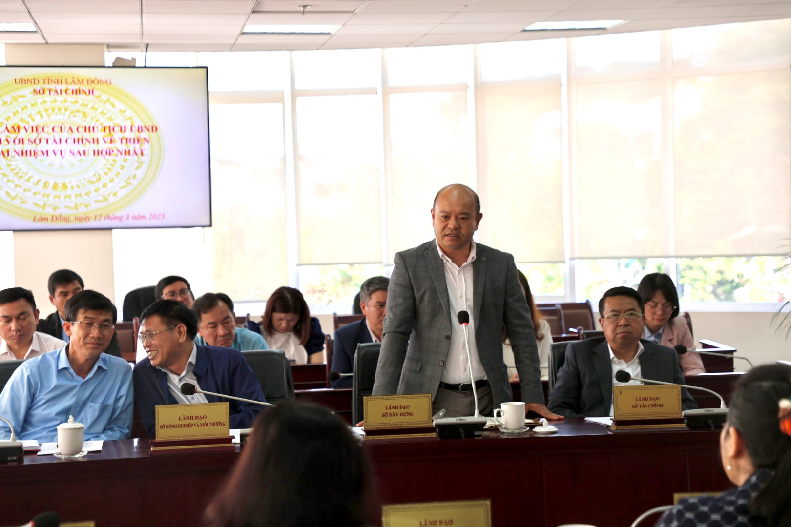 Ông Bùi Quang Sơn - Phó Giám đốc Sở Xây dựng tỉnh Lâm Đồng báo cáo vướng mắc liên quan đến công tác quy hoạch