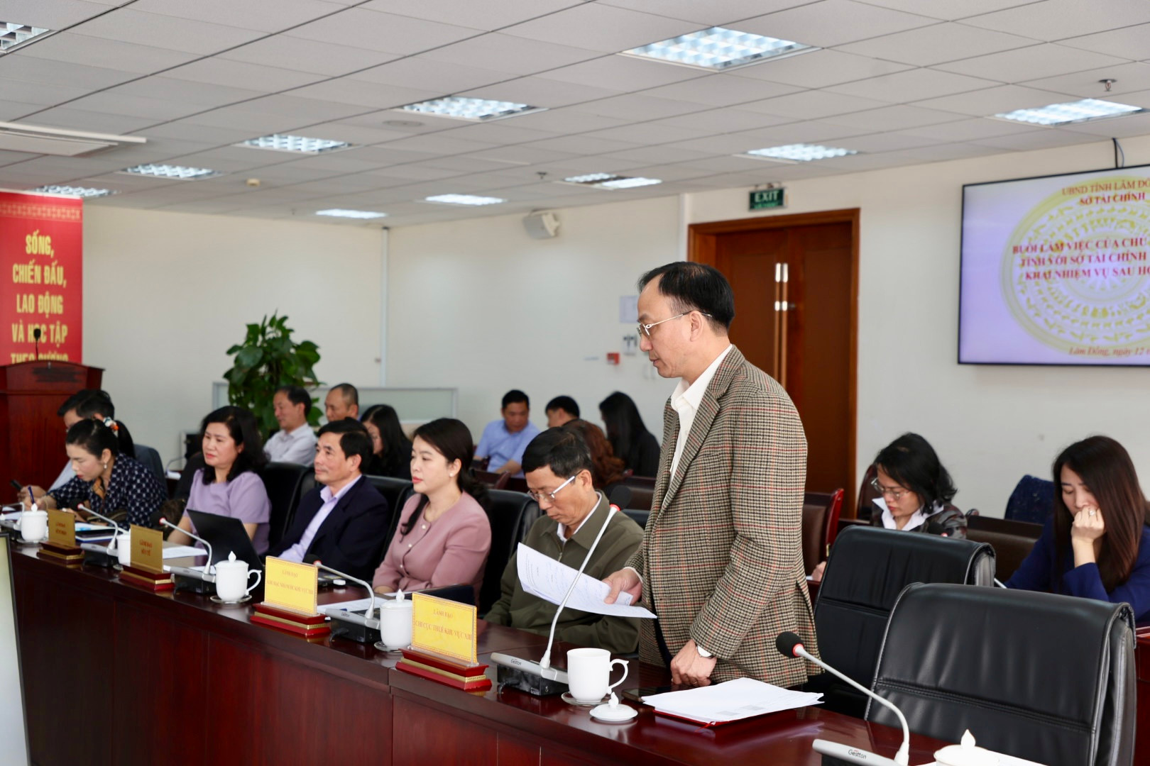 Ông Trần Phương - Cục trưởng Cục Thuế báo cáo kịch bản thu ngân sách
