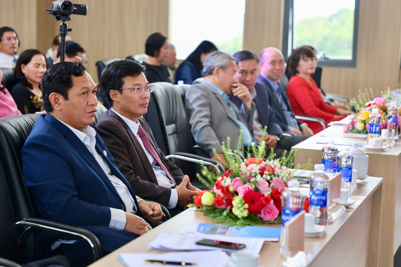 Lãnh đạo UBND tỉnh tham dự Hội nghị