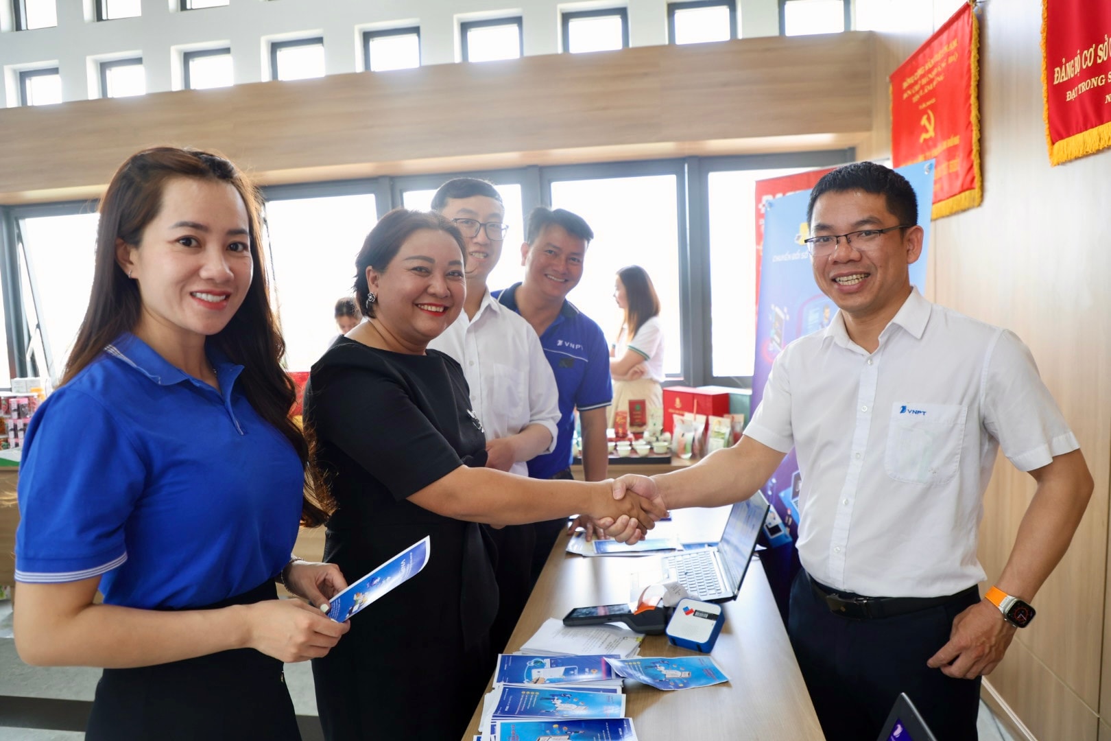... và thiết lập phương thức hợp tá c