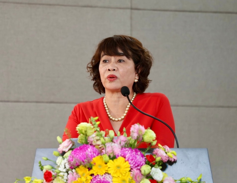 Bà Nguyễn Thị Bích Huệ - Phó Chủ tịch Hiệp hội Doanh nghiệp tỉnh Lâm Đồng phát động phong trào thi đua