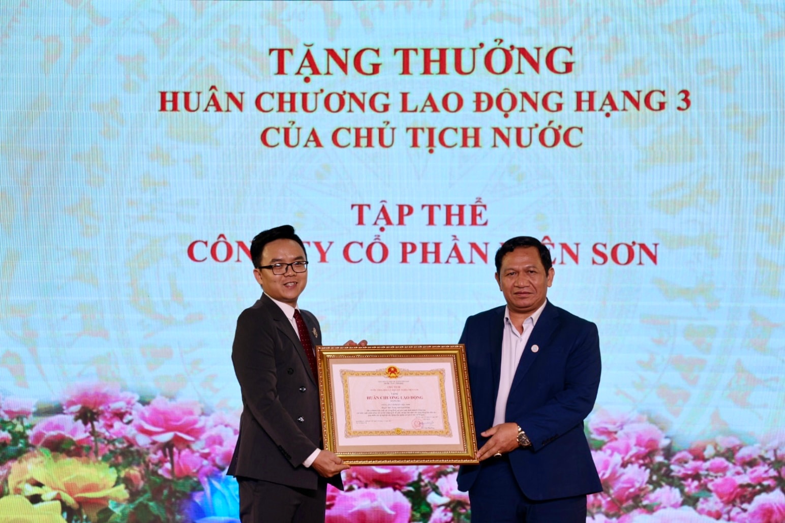 Công ty CP Viên Sơn nhận Huân chương Lao động Hạng 3