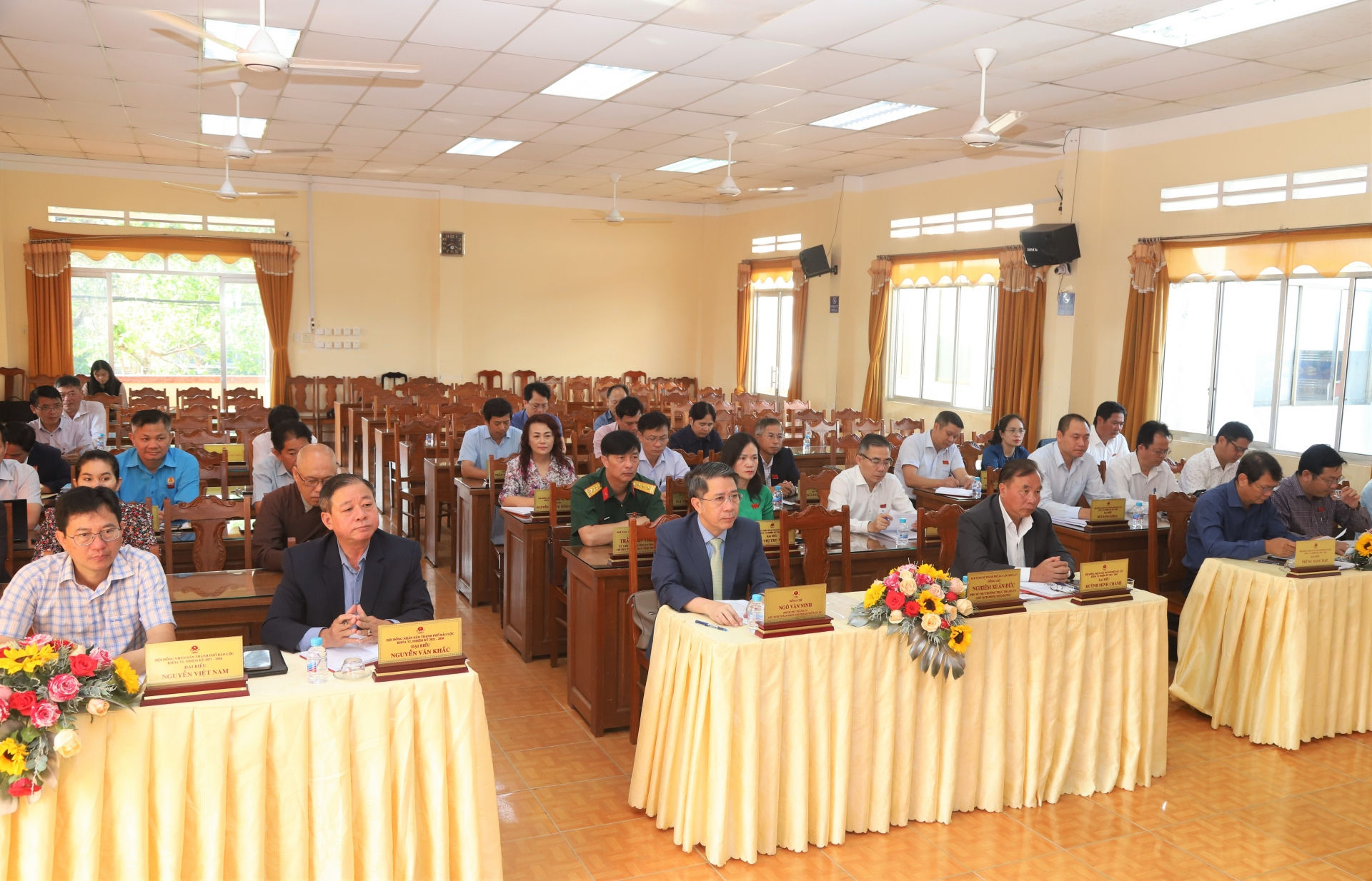 Các đại biểu dự Kỳ họp