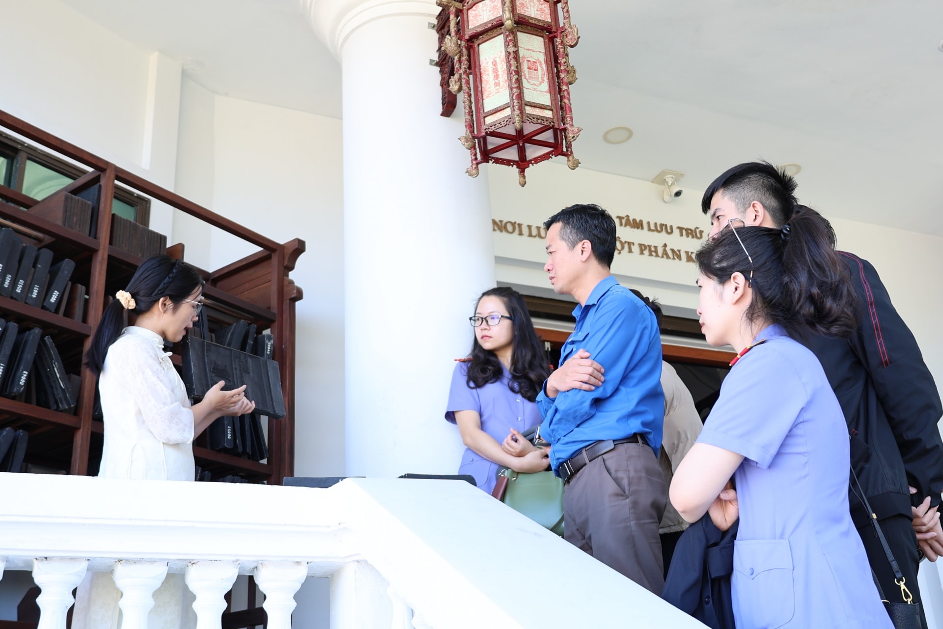 iáo dục văn hóa, truyền thống lịch sử, khơi dậy niềm tự hào dân tộc để đoàn viên, thanh niên