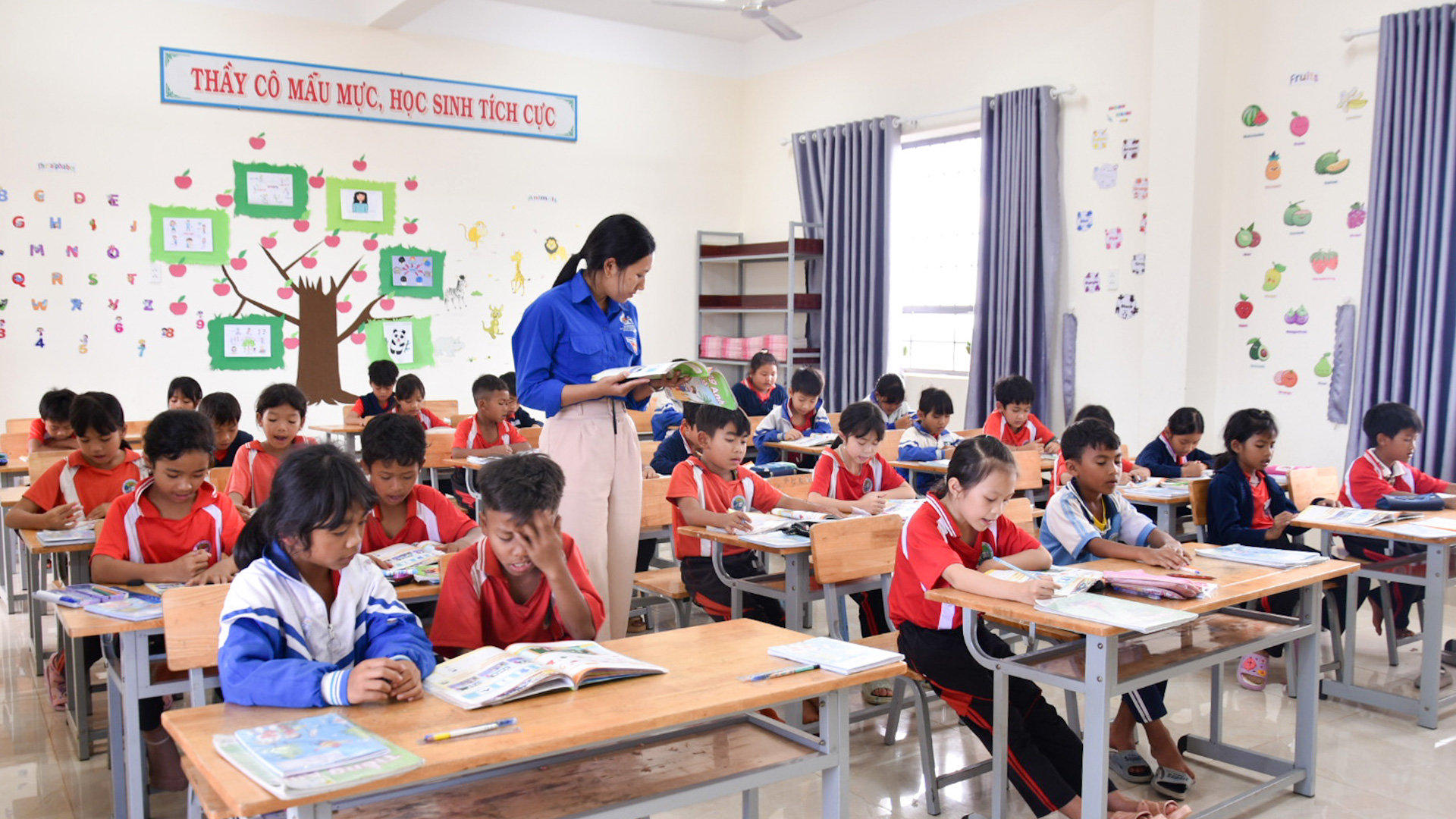 Môi trường, điều kiện học tập của học sinh vùng đồng bào DTTS ngày càng được nâng cao