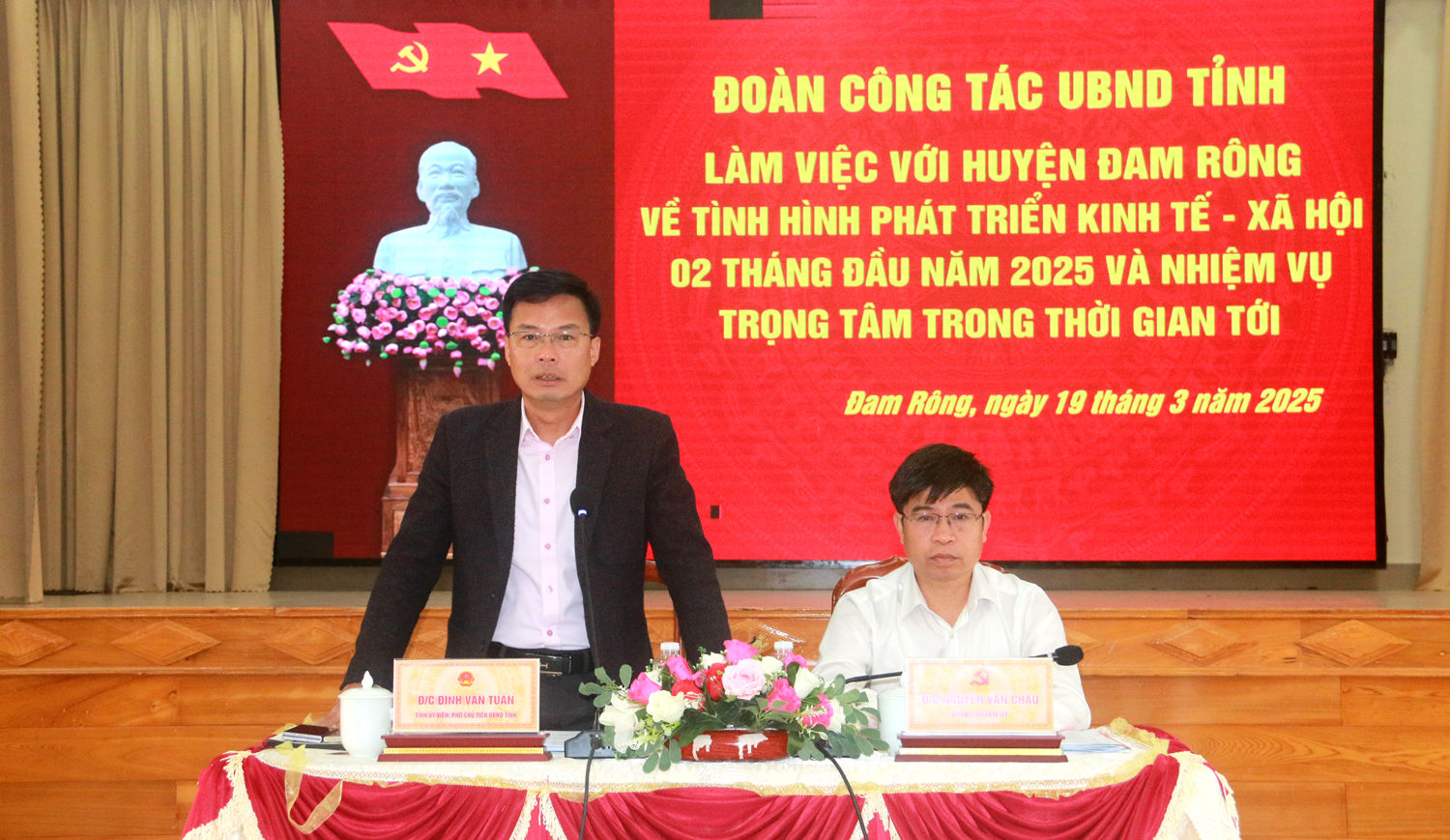 Đồng chí Đinh Văn Tuấn - Phó Chủ tịch UBND tỉnh chủ trì Hội nghị