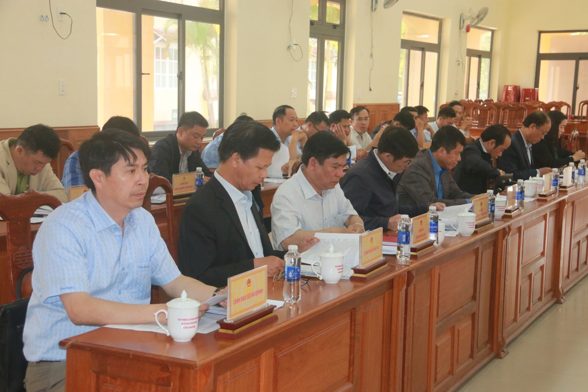Các đồng chí lãnh đạo sở, ngành của tỉnh tham dự Hội nghị