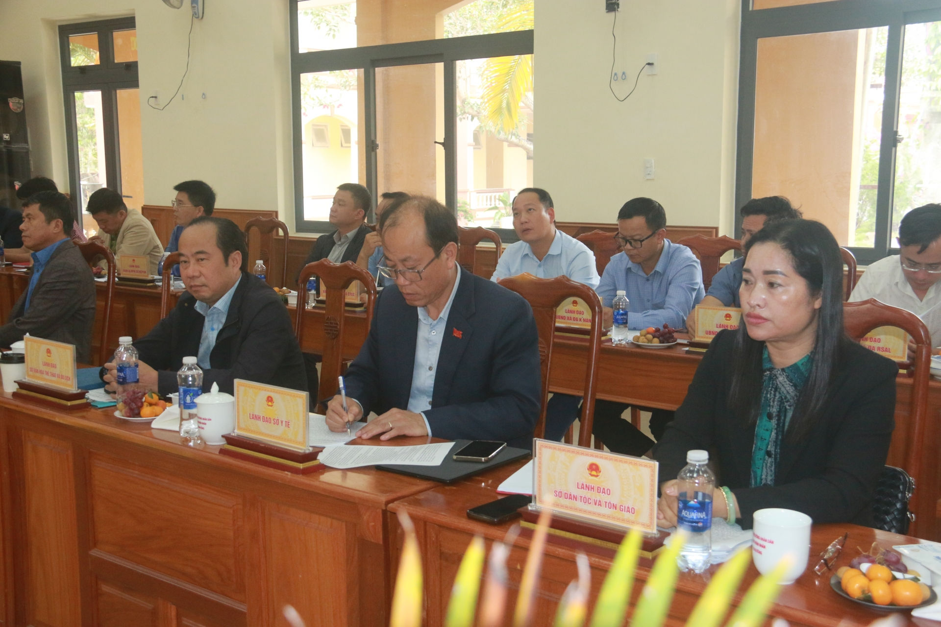 Các đại biểu lãnh đạo sở, ngành của tỉnh tham dự Hội nghị