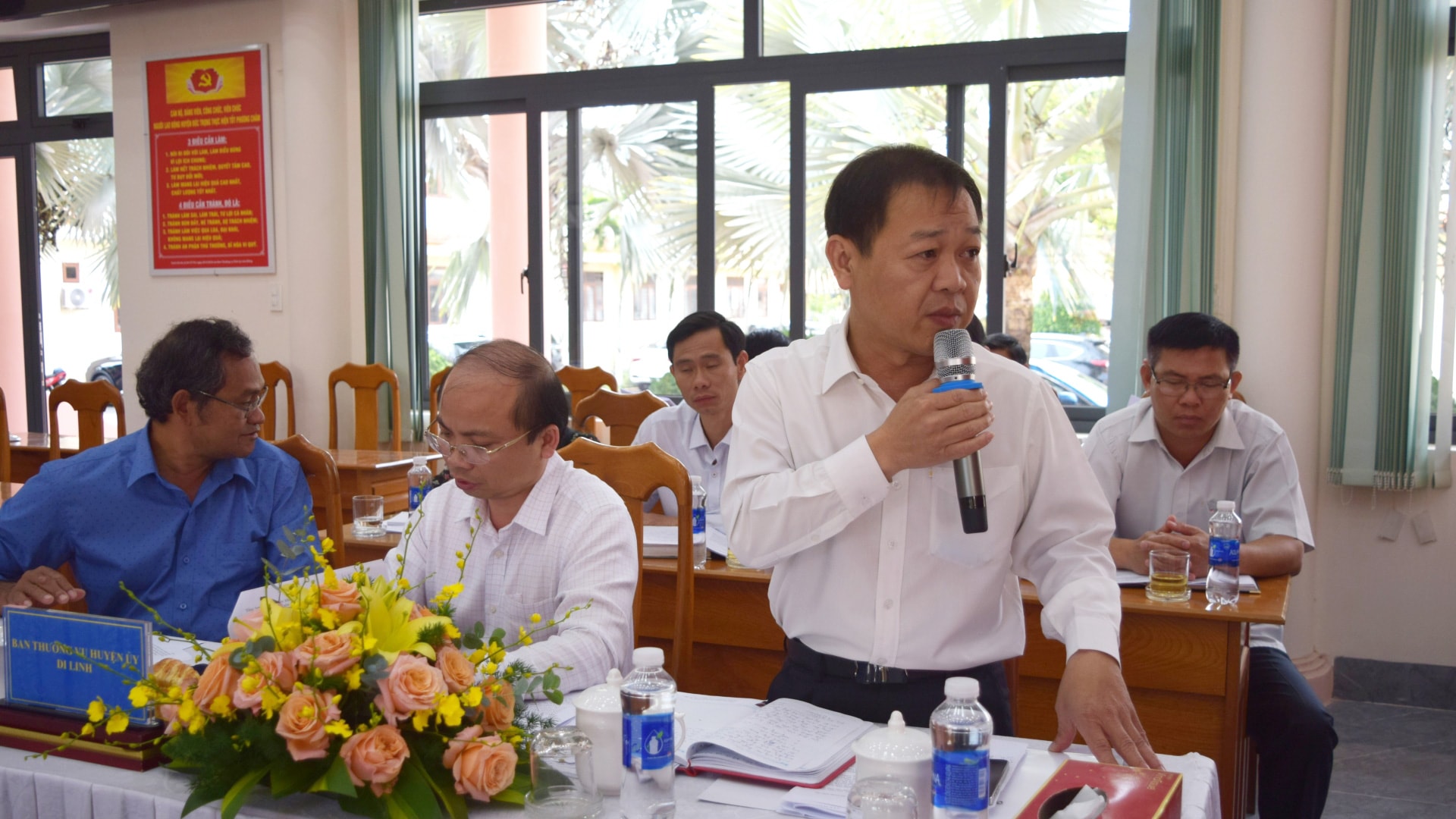 Đồng chí Trần Hồng Quyết - Bí thư Huyện ủy Di Linh phát biểu tại Hội nghị