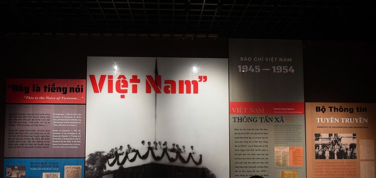 Một không gian trưng bày tại Bảo tàng Báo chí Việt Nam. (Ảnh THÀNH ĐẠT) Một không gian trưng bày tại Bảo tàng Báo chí Việt Nam. (Ảnh THÀNH ĐẠT)