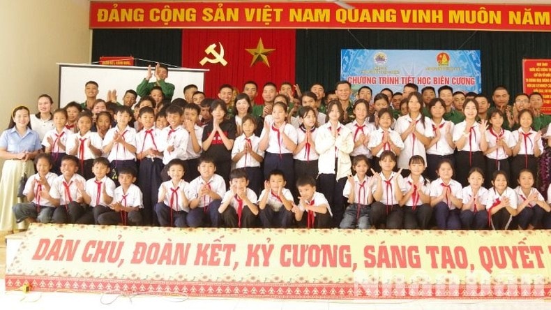 Vun đắp tình yêu Tổ quốc qua chương trình 