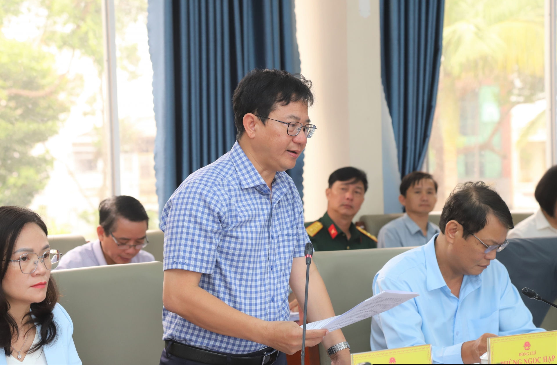 Đồng chí Nguyễn Việt Nam - Phó Chủ tịch UBND TP Bảo Lộc báo cáo tại buổi làm việc.