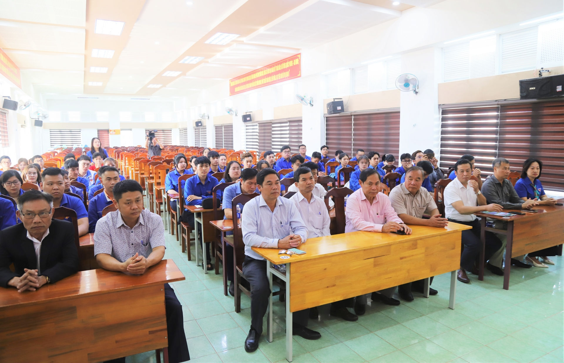 Quảng cảnh buổi gặp mặt, kỷ niệm 94 năm Ngày thành lập Đoàn thanh niên Cộng sản Hồ Chí Minh.