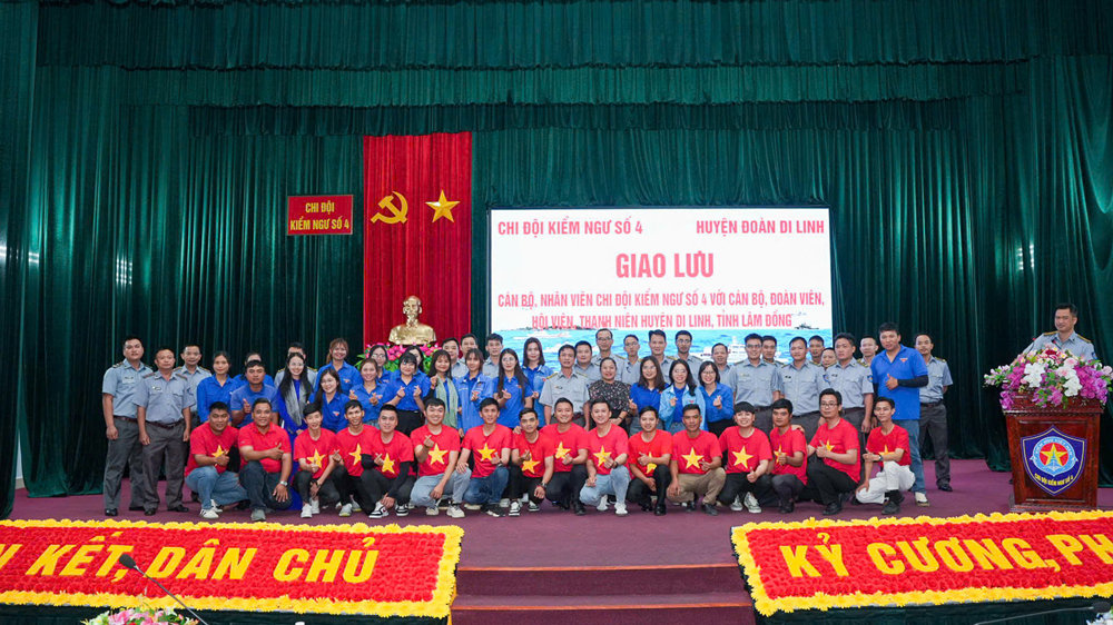 Tuổi trẻ huyện Di Linh thăm, giao lưu với cán bộ, chiến sĩ Chi đội Kiểm ngư số 4