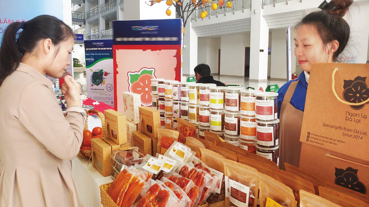 Ngày hội khởi nghiệp mở ra không gian giới thiệu sản phẩm