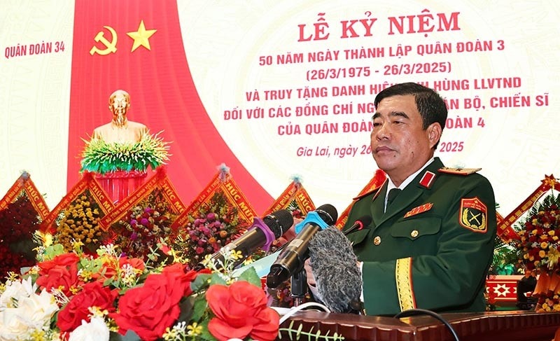 Thiếu tướng Nguyễn Bá Lực - Tư lệnh Quân đoàn 34 đọc diễn văn Lễ kỷ niệm.