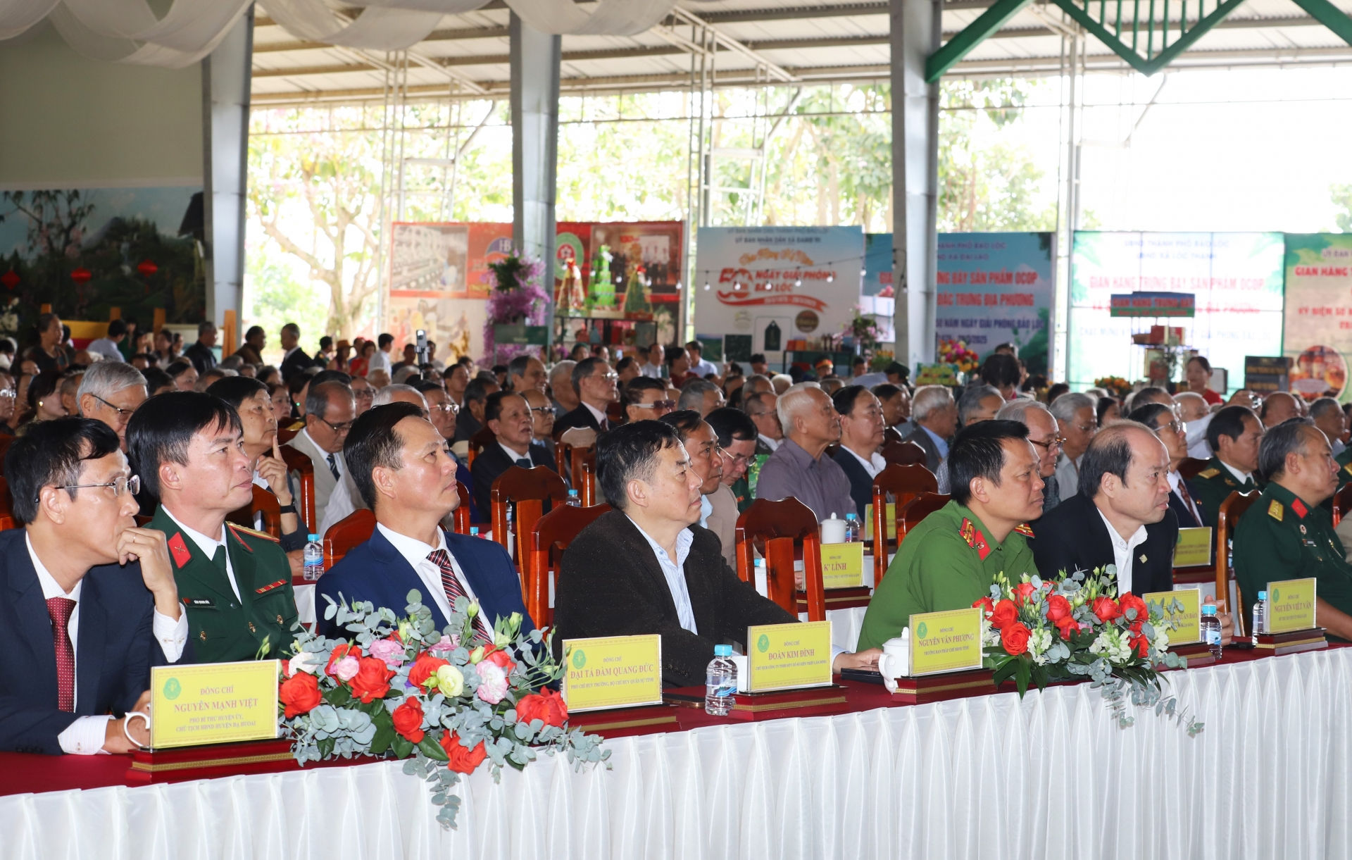Các đại biểu dự Lễ kỷ niệm 50 năm Ngày giải phóng Bảo Lộc.