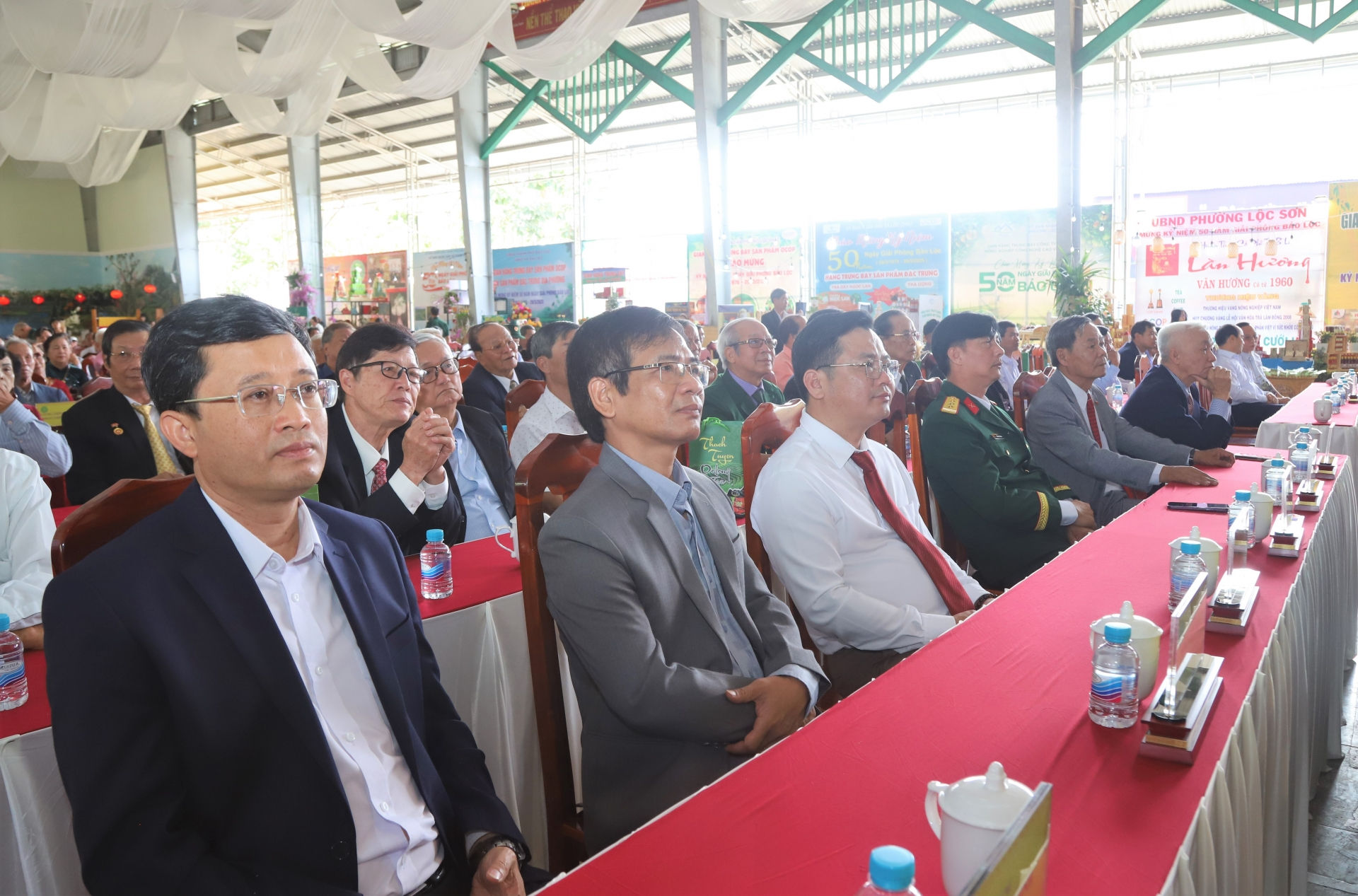 Đại diện lãnh đạo các địa phương dự Lễ kỷ niệm.