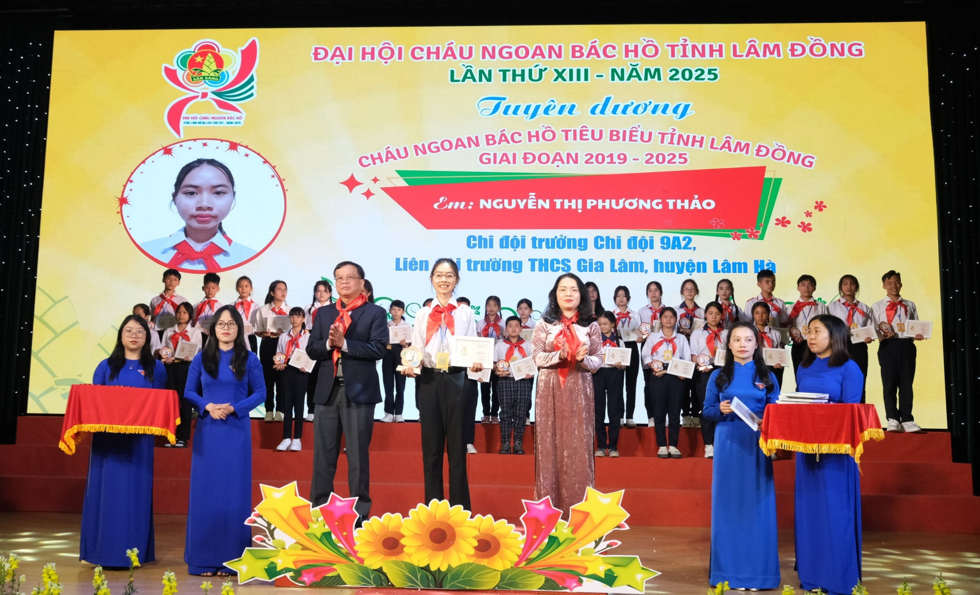 Tuyên dương Cháu ngoan Bác Hồ