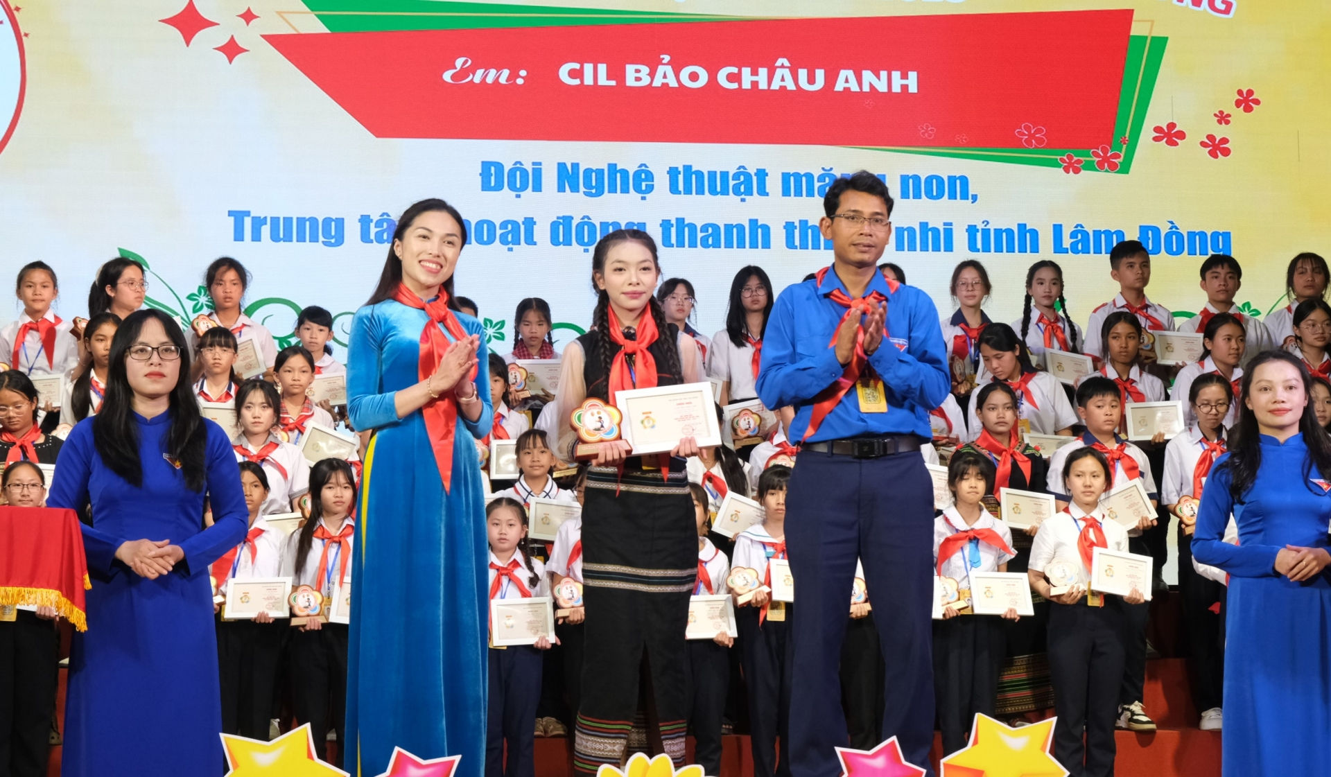 Tuyên dương Cháu ngoan Bác Hồ