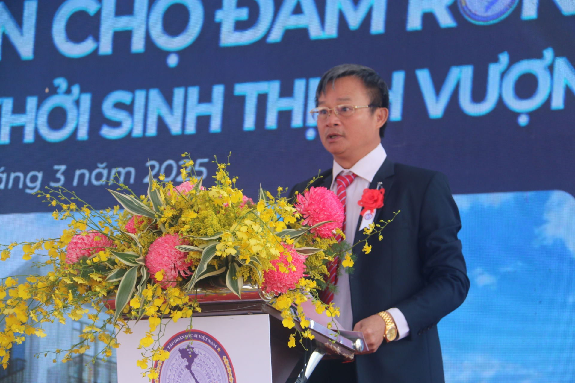 Chủ tịch UBND huyện Trương Hữu Đồng phát biểu tại Lễ khởi công 