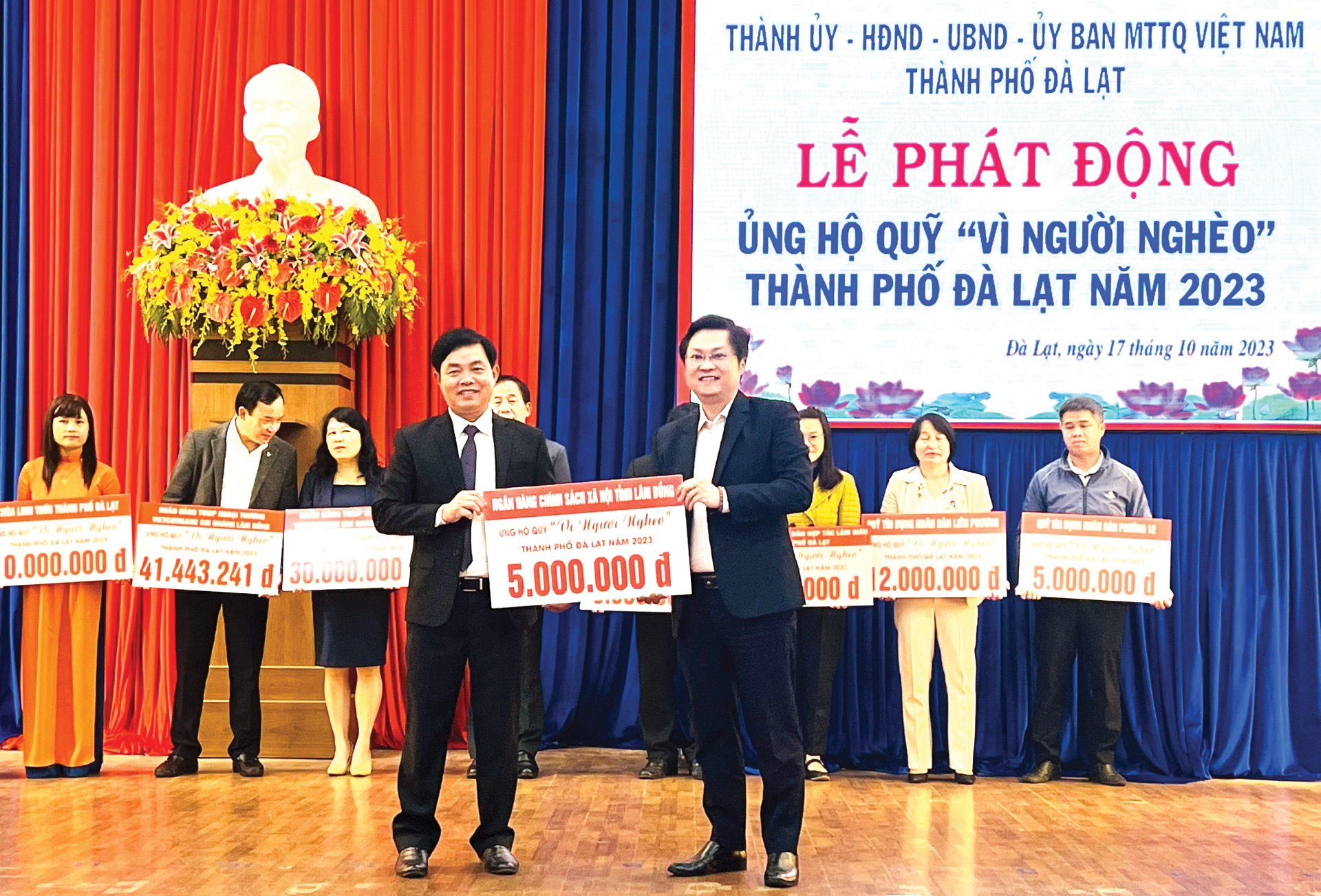 Tiếp nhận ủng hộ Quỹ Vì người nghèo TP Đà Lạt