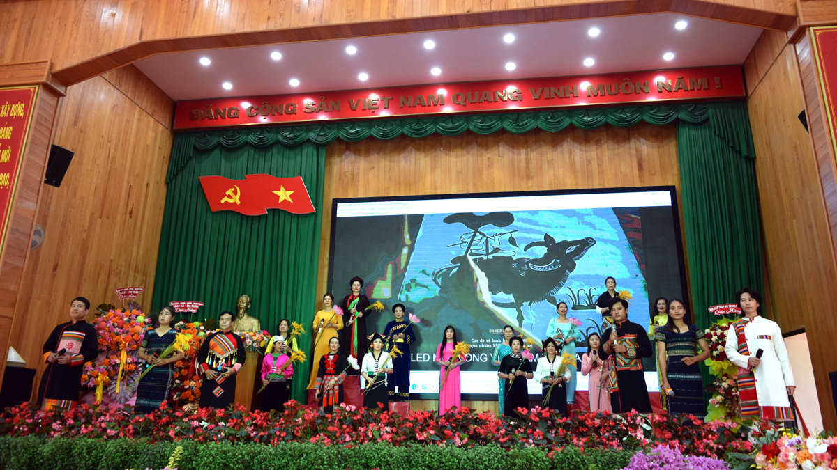 Tiết mục văn nghệ tại Lễ kỷ niệm