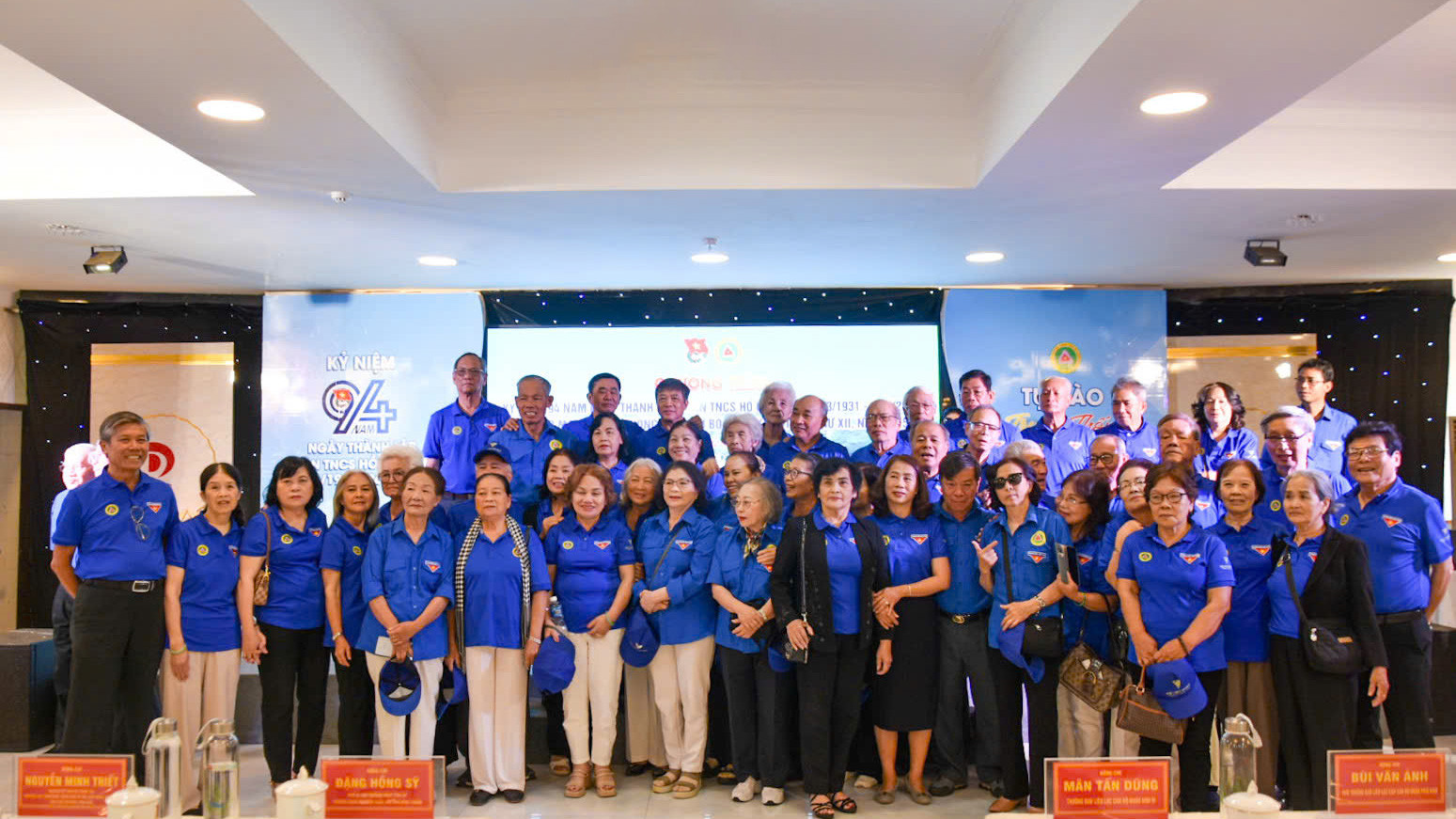 Sau ngày giải phóng, hầu hết SVHS hoạt động bí mật trong nội thành Đà Lạt đã được điều động về cơ quan Thanh vận để hình thành Thành Đoàn Đà Lạt. (Trong ảnh: Đoàn cựu cán bộ Đoàn Khu VI tỉnh Lâm Đồng).