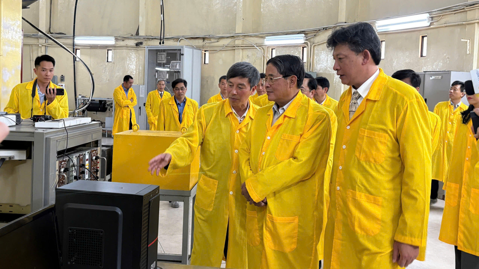 Phó Chủ tịch Quốc hội Nguyễn Đức Hải cùng đoàn công tác thăm Lò Phản ứng hạt nhân tại Viện nghiên cứu Hạt nhân