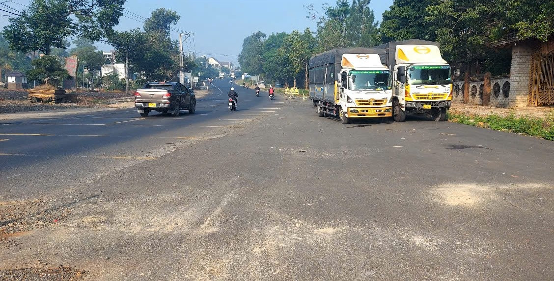 Phần đường dẫn đấu nối phía mố cầu M1 thuộc xã Lộc Nga (TP Bảo Lộc) đã hoàn tất thi công