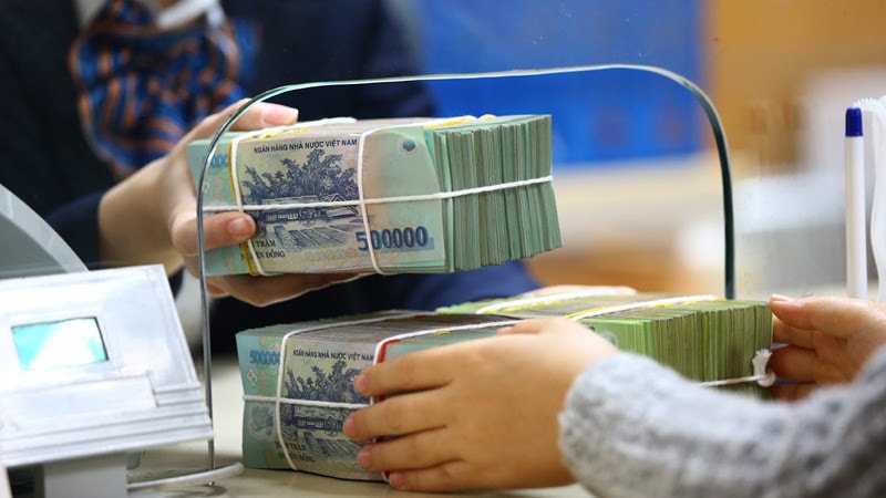 Gia tăng áp lực từ khoảng cách giữa huy động và cho vay vốn