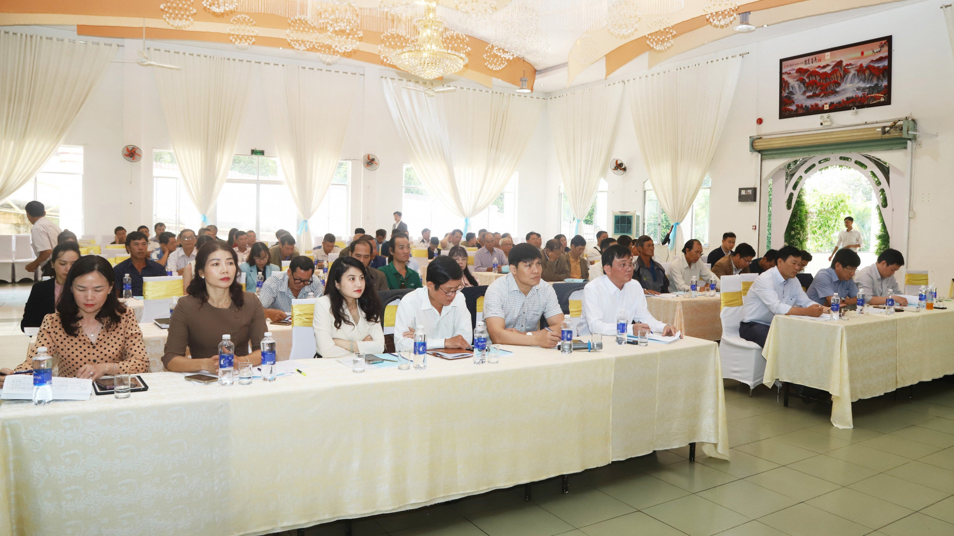 Các đại biểu dự Hội nghị