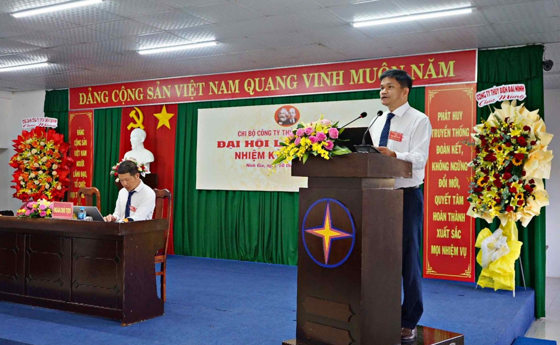 Đồng chí Nguyễn Hữu Phước - Bí thư Chi bộ, Giám đốc Công ty Thủy điện Đại Ninh  phát biểu khai mạc Đại hội 