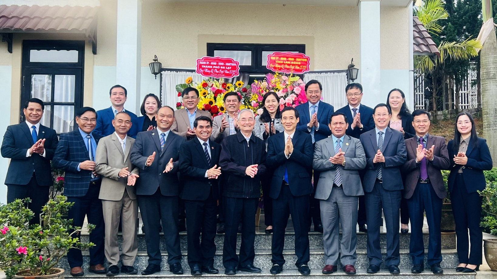 Đoàn lãnh đạo Tỉnh uỷ, HĐND, UBND, Ủy ban MTTQ Việt Nam tỉnh Lâm Đồng thăm, tặng hoa và quà chúc mừng các cơ sở tôn giáo nhân dịp Lễ Phục sinh 2025