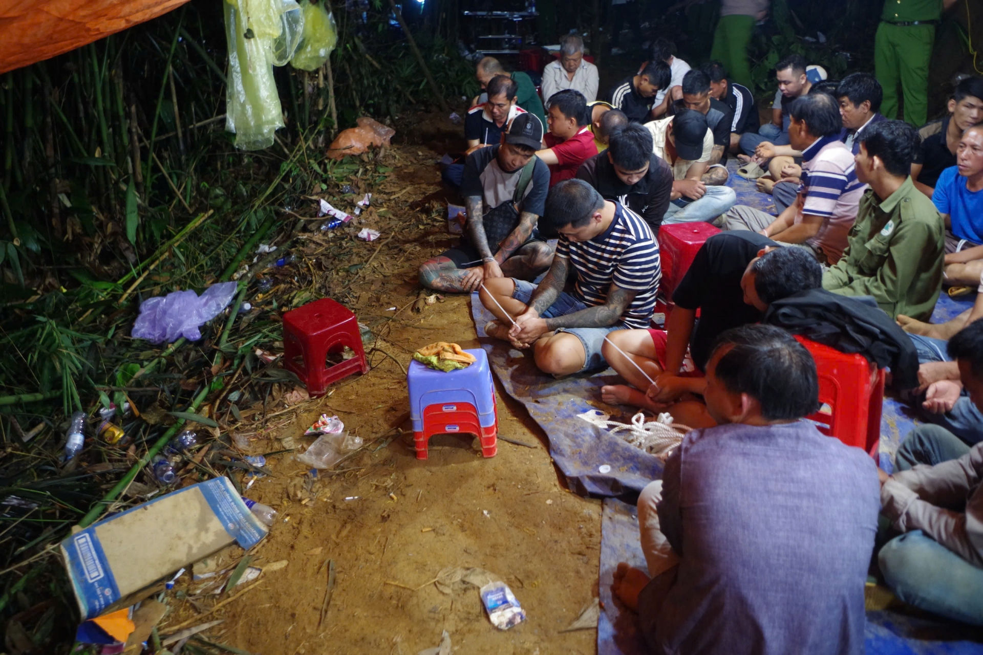 36 đối tượng cùng hơn 800 triệu đồng và nhiều ô tô xe máy.