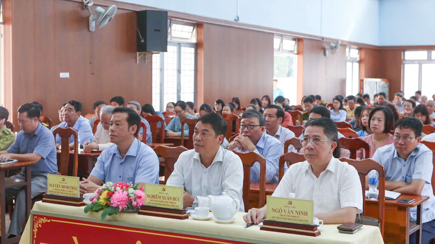 Lãnh đạo TP Bảo Lộc dự hội nghị tại điểm cầu Thành ủy Bảo Lộc. Ảnh: Nguyễn Hoàn