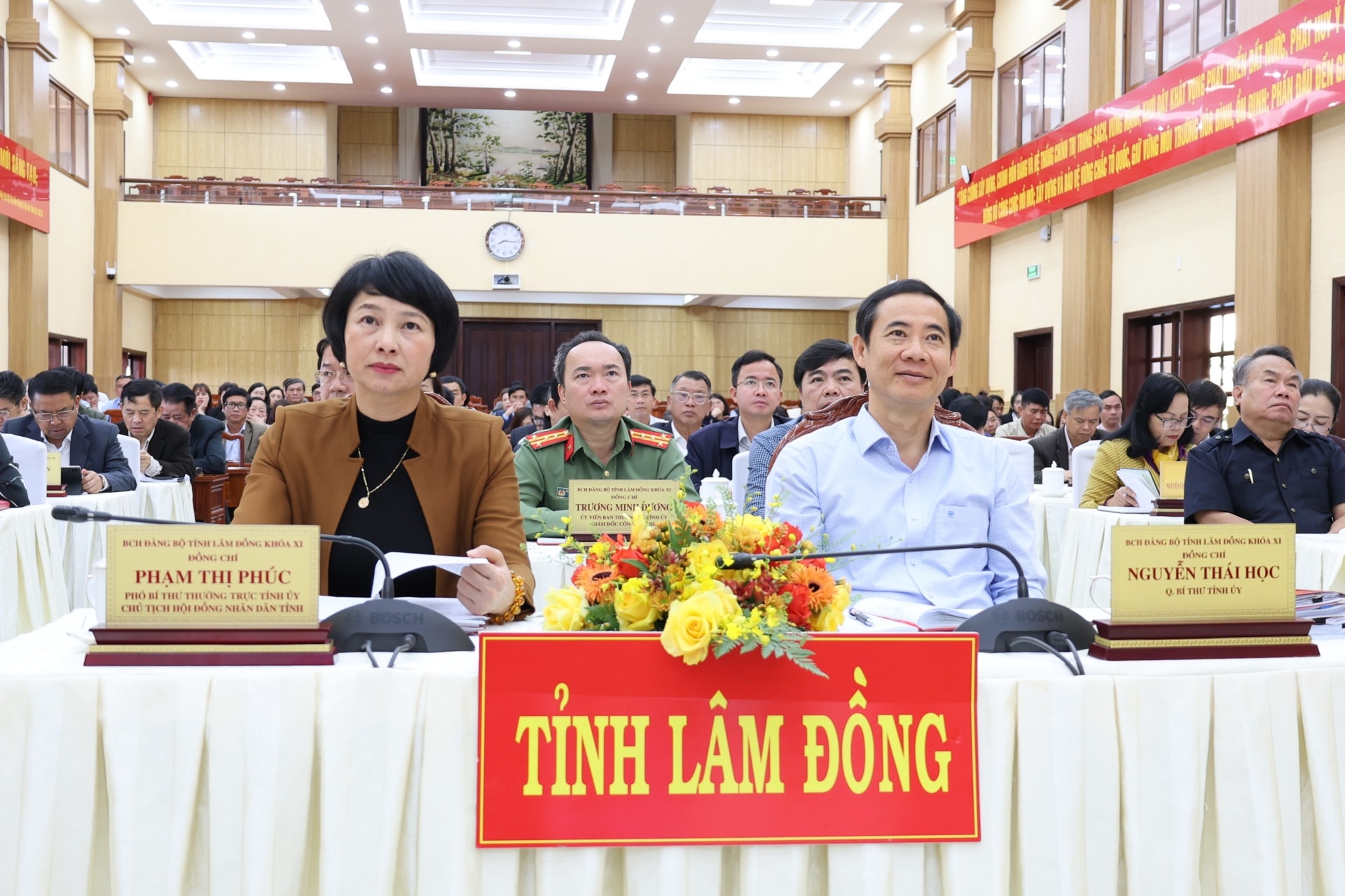đồng chí: Nguyễn Thái Học - Quyền Bí thư Tỉnh ủy; Phạm Thị Phúc - Phó Bí thư Thường trực, Chủ tịch HĐND tỉnh