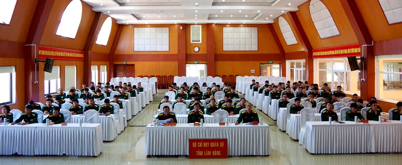 Các đại biểu tham dự hội nghị tại điểm cầu Bộ CHQS tỉnh