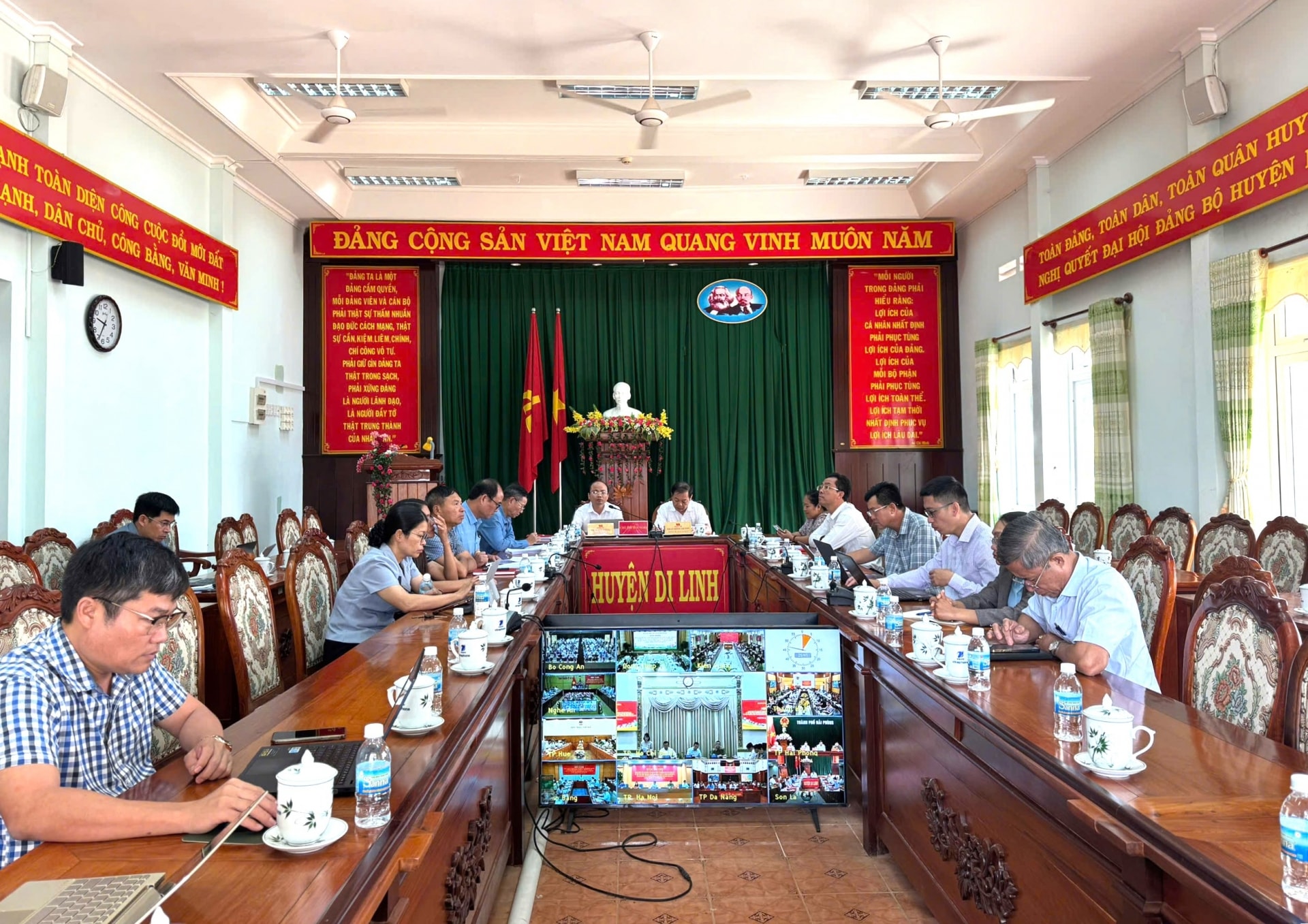 Các đại biểu tham dự Hội nghị tại điểm cầu huyện Di Linh