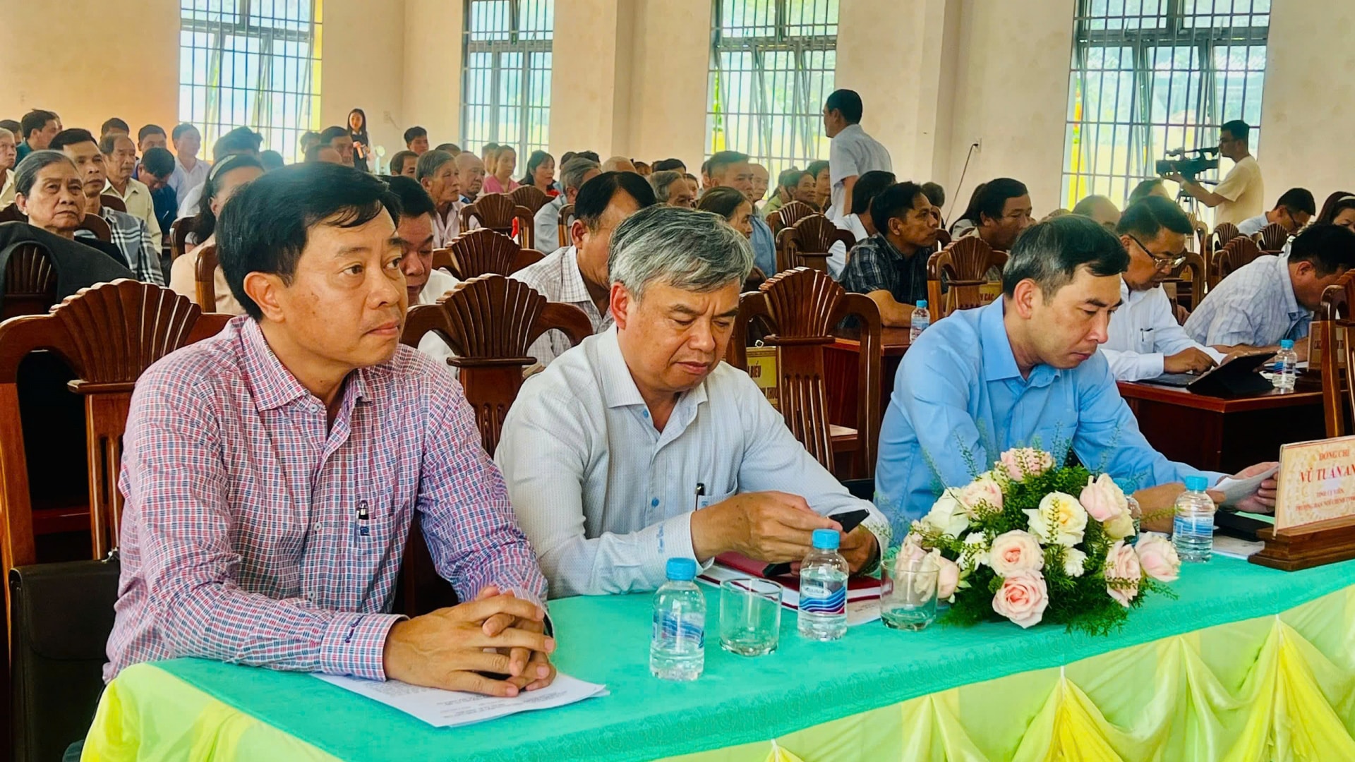 Các đại biểu tham dự buổi tiếp xúc
