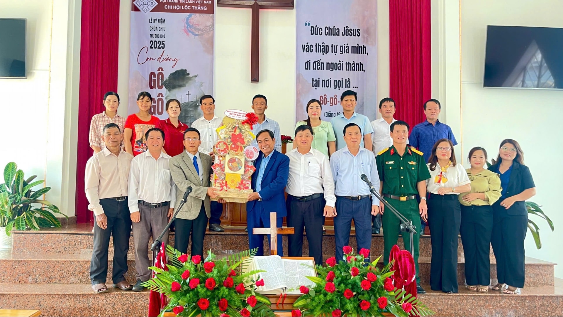 Đoàn công tác Thăm và trao quà tại Ban Đại diện Hội Thánh Tin lành Việt Nam (Chi hội Lộc Thắng).