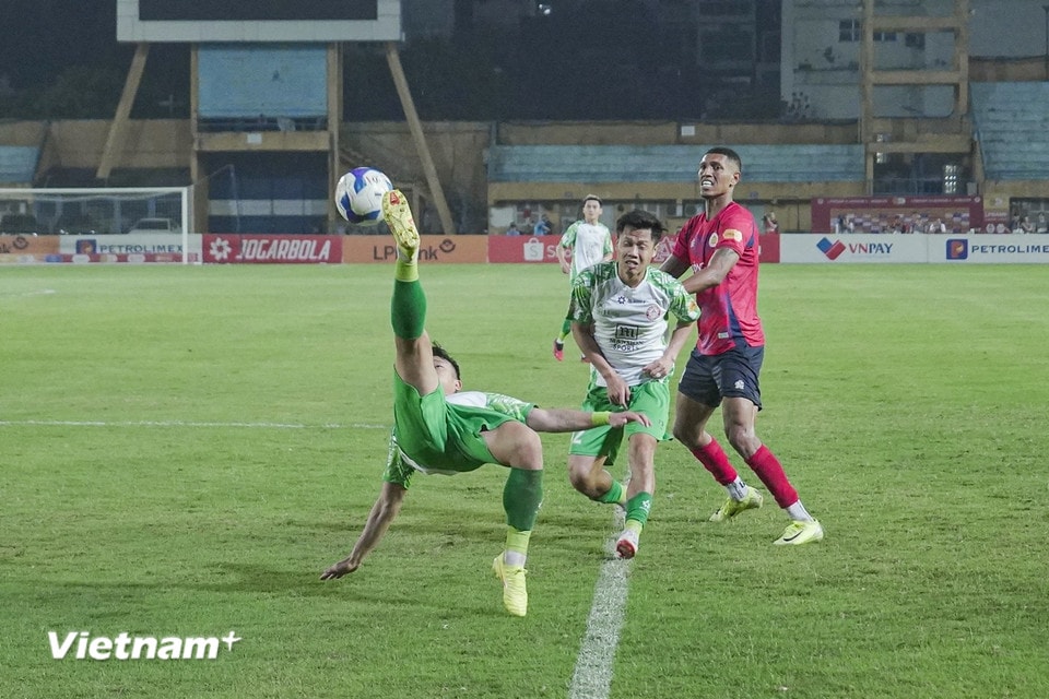 Hậu vệ Câu lạc bộ Thành phố Hồ Chí Minh 