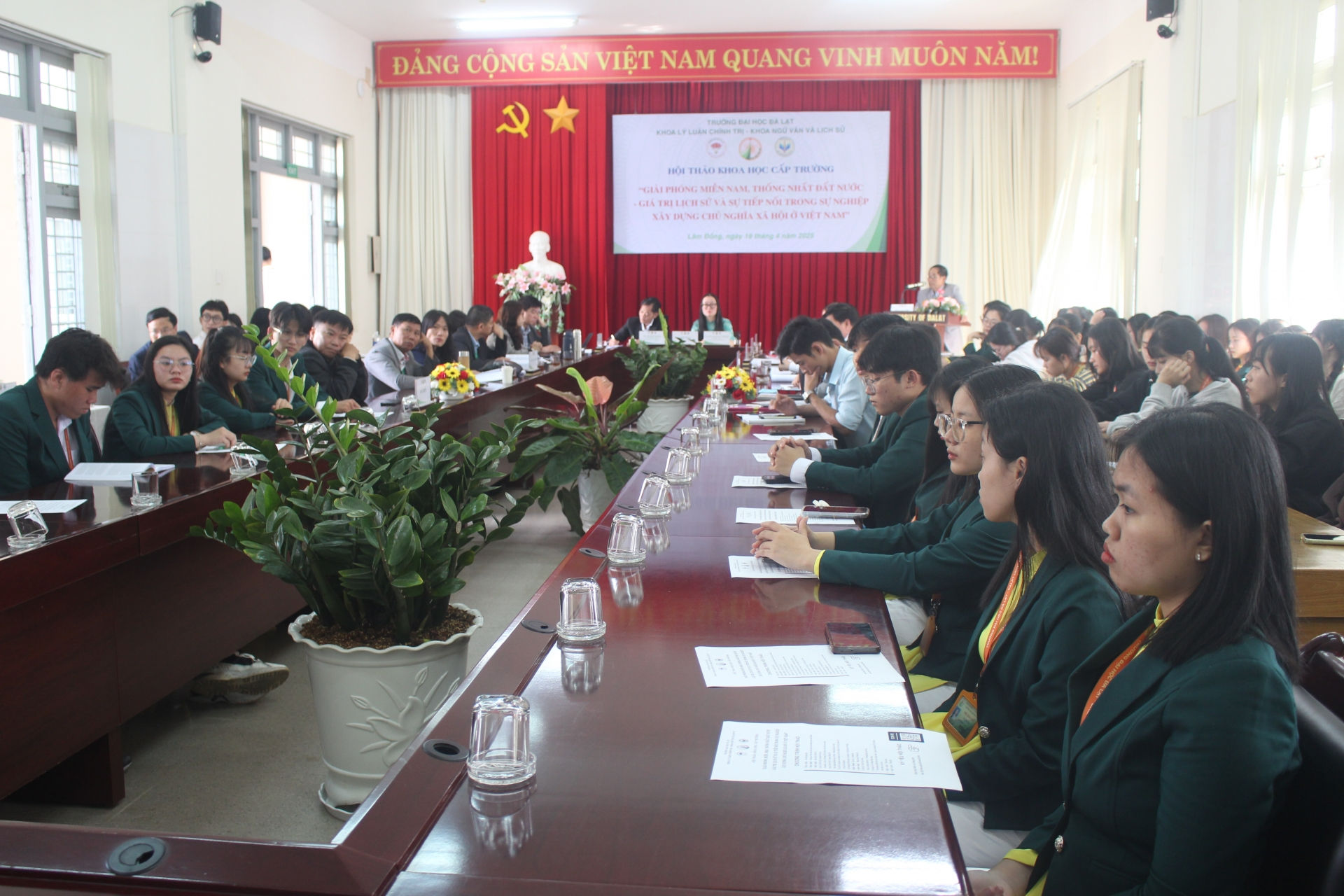 Quang cảnh hội thảo