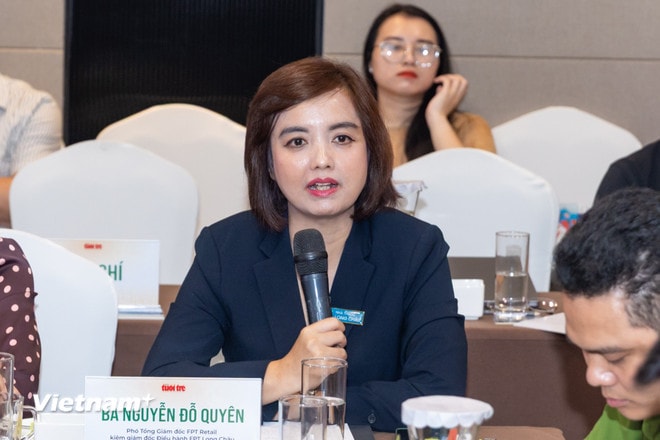 Bà Nguyễn Đỗ Quyên - Phó Tổng giám đốc FPT Retail chia sẻ những kết quả tích cực bước đầu sau khi hệ thống nhà thuốc FPT Long Châu kết nối với nền tảng định danh điện tử quốc gia VNeID. (Ảnh: Minh Sơn/Vietnam+) vnp-vneid-9.jpg